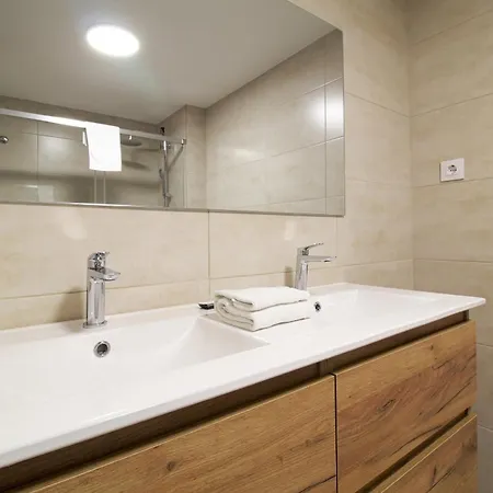 Paraiso Del Norte * San Vicente De La Barquera